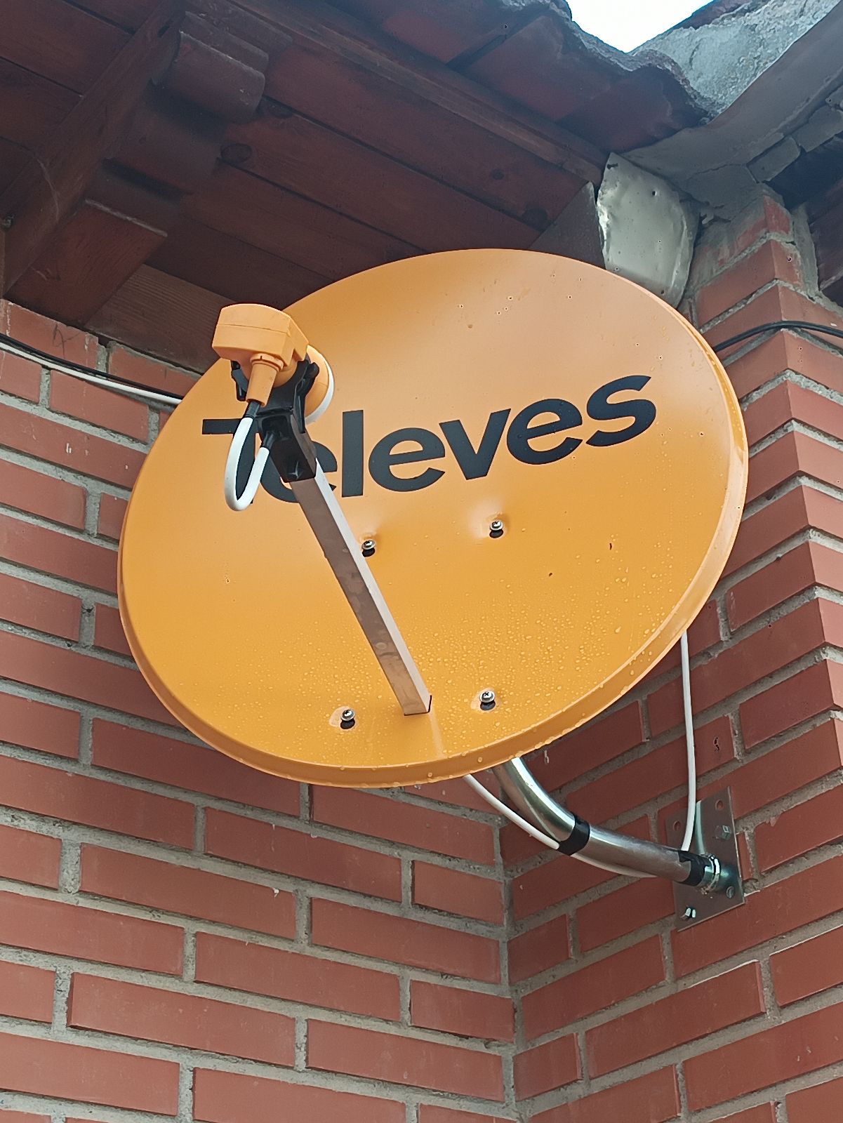 Instalación de antena TDT en vivienda
